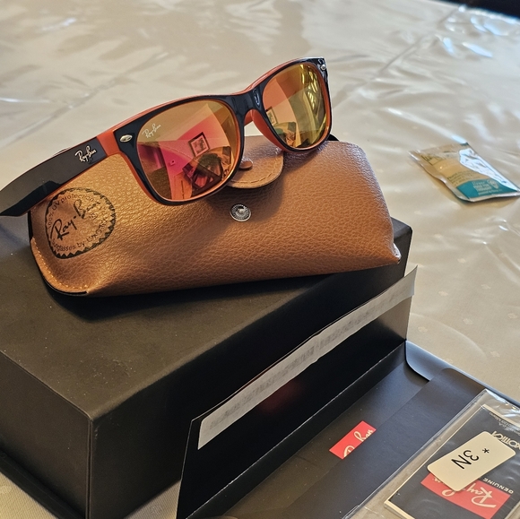 Sunglasses - Picture 4 of 5